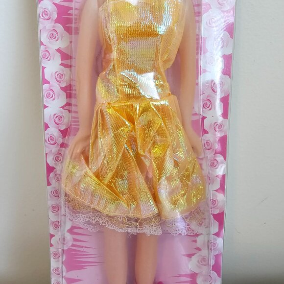 Huida Toy Betty Beauty Set Fashion Clone Doll Strawberry Blond Yellow Dress 11" - Picture 4 of 8